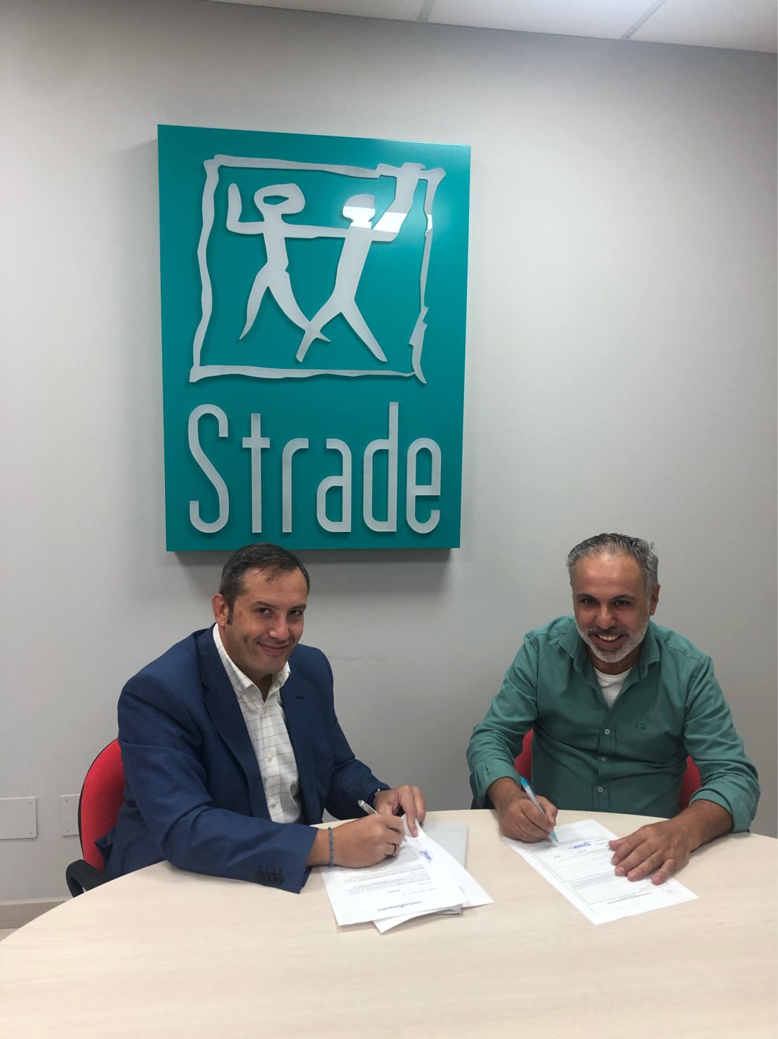 Códice Abogados C.B. firma un nuevo convenio de asesoramiento jurídico con Strade Digital Print, empresa líder en el sector de la impresión digital en gran formato.